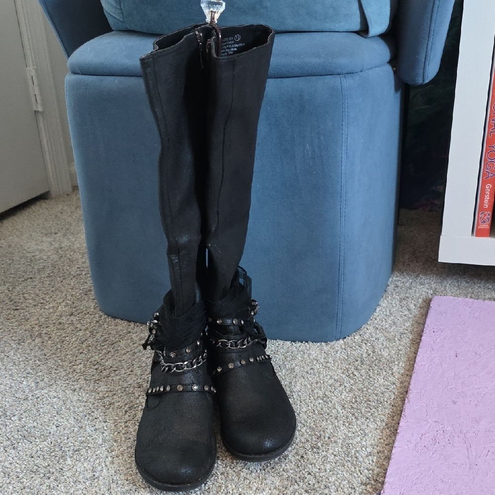 Black Women's Boots with Chain Detail